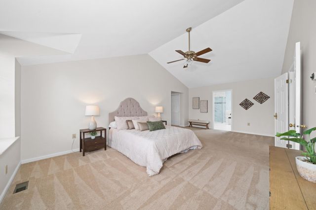8 BAYBERRY CLOSE, Newark, DE 19711