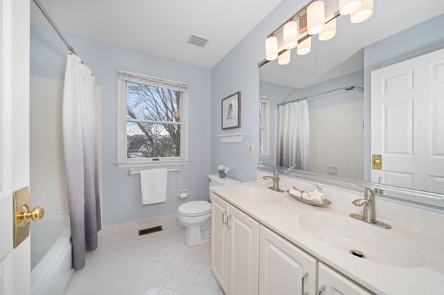 8 BAYBERRY CLOSE, Newark, DE 19711