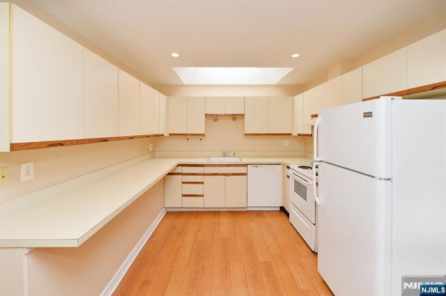 50 May Street 112, Hawthorne, NJ 07506