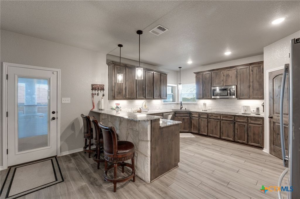 Image 10 of property listing at 7602 Iridium Drive, Killeen, TX 76542