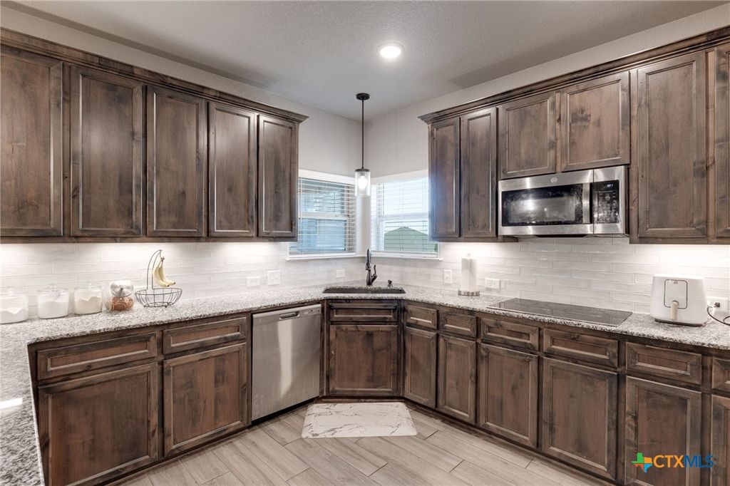 Image 11 of property listing at 7602 Iridium Drive, Killeen, TX 76542