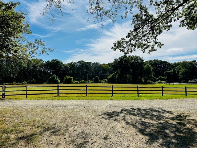 88 Maple Street, Hamilton, MA 01982