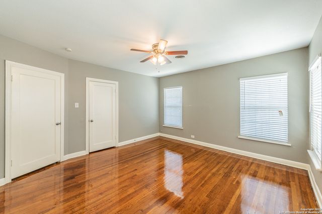 553 Club Dr Apt 4, San Antonio, TX 78201