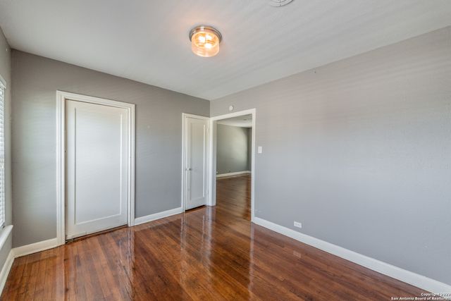 553 Club Dr Apt 4, San Antonio, TX 78201