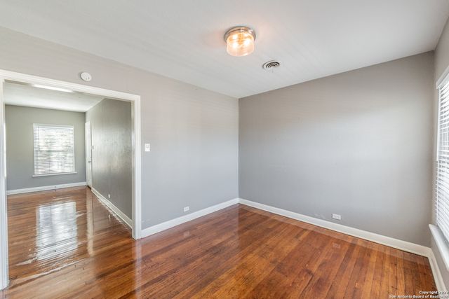 553 Club Dr Apt 4, San Antonio, TX 78201