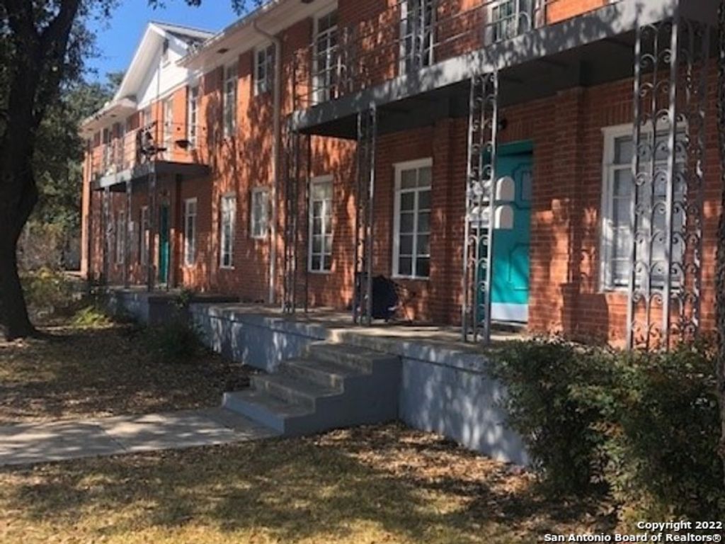 553 Club Dr Apt 4, San Antonio, TX 78201