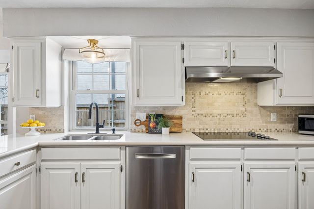 9611 Larchcrest Drive, Dallas, TX 75238