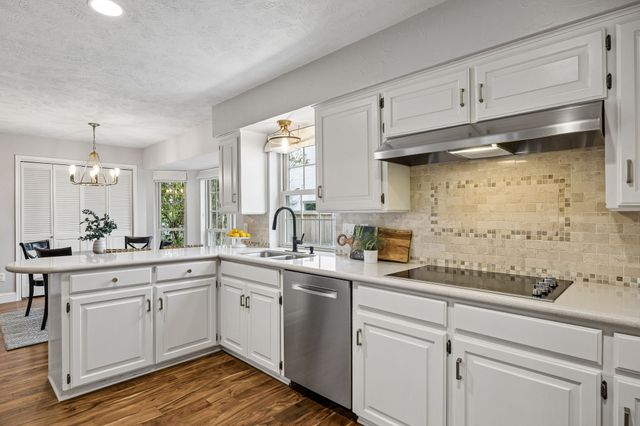 9611 Larchcrest Drive, Dallas, TX 75238