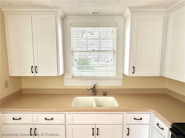 419 E Center Avenue, Sebring, FL 33870