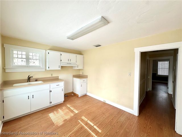 419 E Center Avenue, Sebring, FL 33870