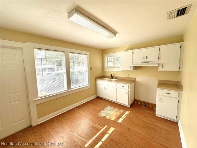 419 E Center Avenue, Sebring, FL 33870