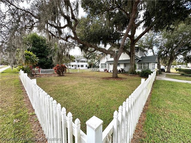 419 E Center Avenue, Sebring, FL 33870