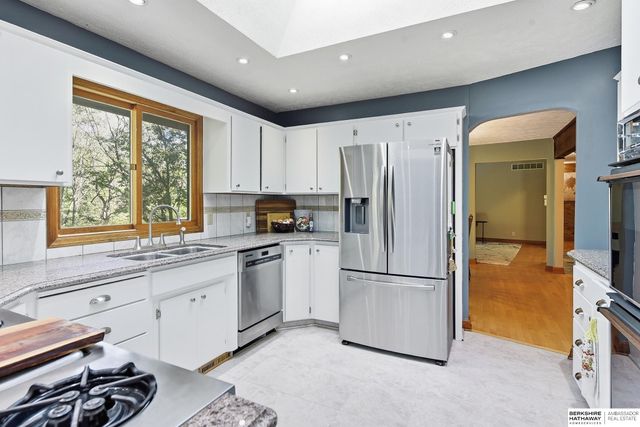 703 Canyon Road, Bellevue, NE 68005
