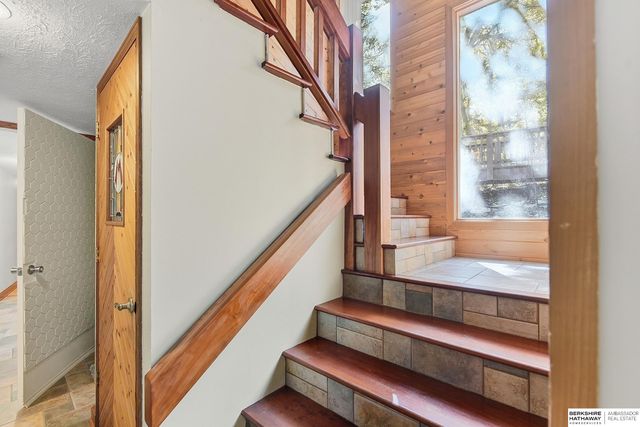 703 Canyon Road, Bellevue, NE 68005