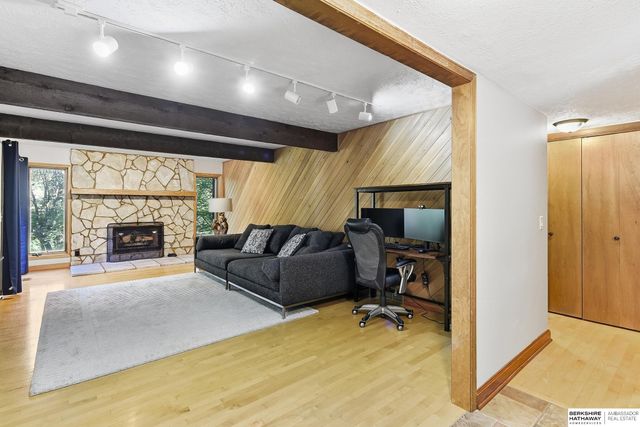 703 Canyon Road, Bellevue, NE 68005