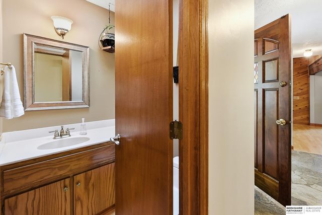 703 Canyon Road, Bellevue, NE 68005