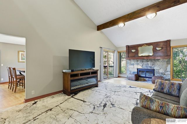703 Canyon Road, Bellevue, NE 68005