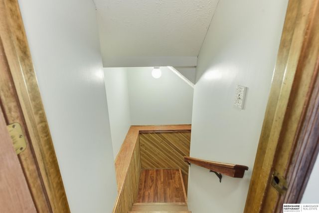 703 Canyon Road, Bellevue, NE 68005