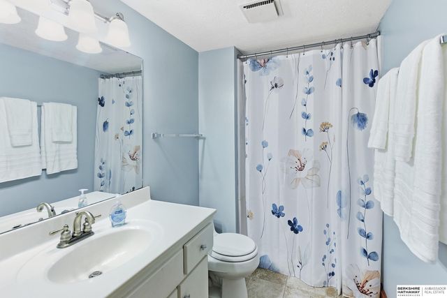 703 Canyon Road, Bellevue, NE 68005