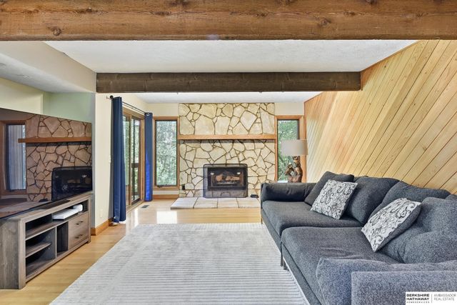 703 Canyon Road, Bellevue, NE 68005