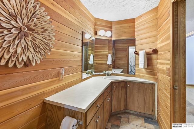 703 Canyon Road, Bellevue, NE 68005
