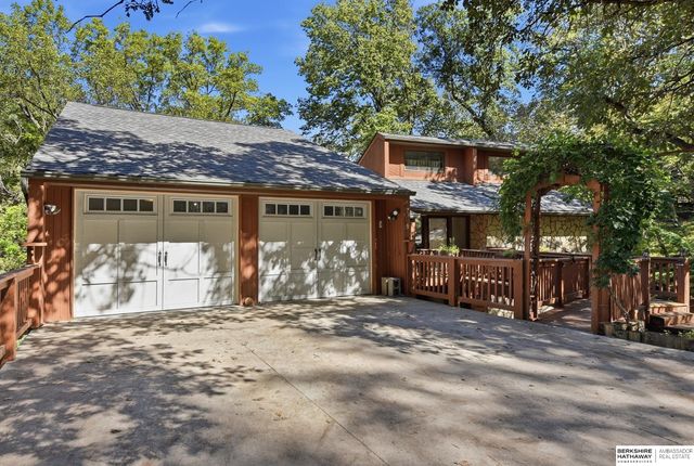 703 Canyon Road, Bellevue, NE 68005