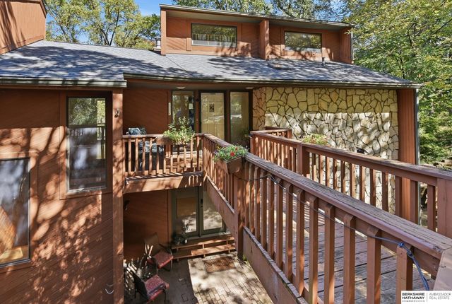 703 Canyon Road, Bellevue, NE 68005