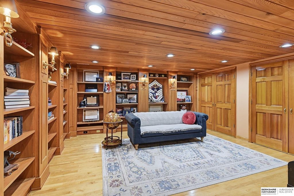 703 Canyon Road, Bellevue, NE 68005