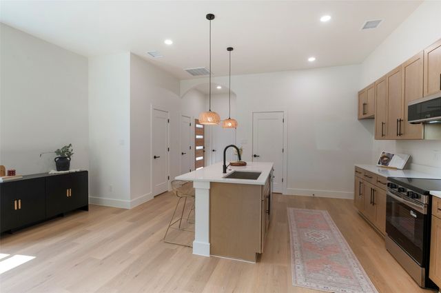 524 Tama Street, Dallas, TX 75203