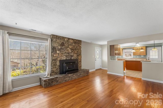 10 Woodmont Drive, Asheville, NC 28806