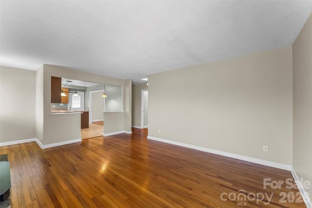 10 Woodmont Drive, Asheville, NC 28806