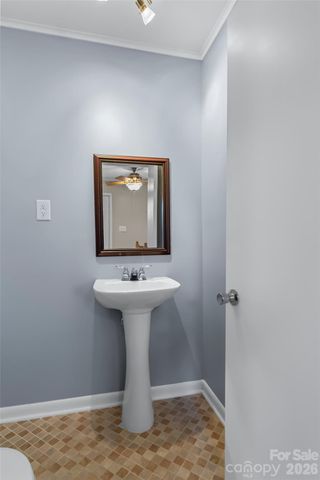 10 Woodmont Drive, Asheville, NC 28806