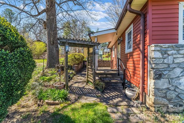 10 Woodmont Drive, Asheville, NC 28806