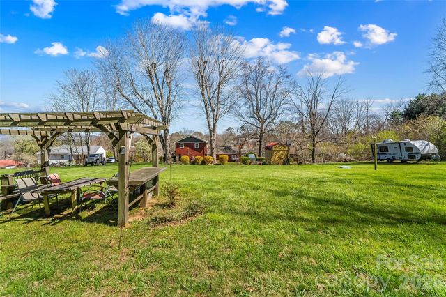 10 Woodmont Drive, Asheville, NC 28806