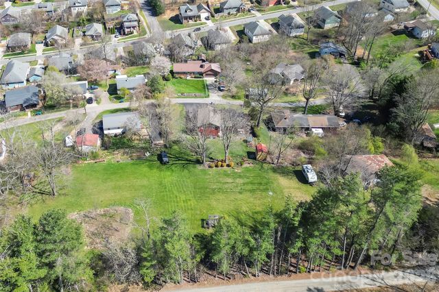 10 Woodmont Drive, Asheville, NC 28806