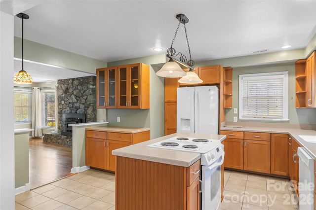 10 Woodmont Drive, Asheville, NC 28806