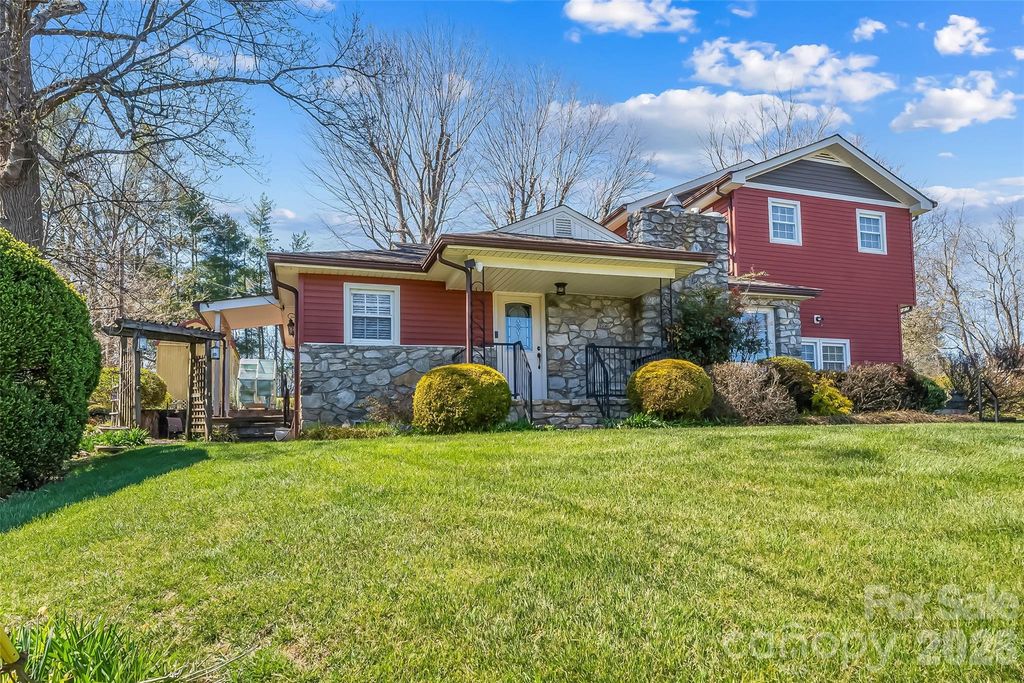 10 Woodmont Drive, Asheville, NC 28806