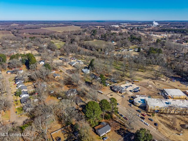 201 College Street, Batesville, MS 38606