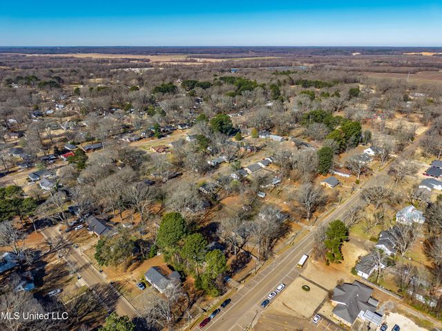 201 College Street, Batesville, MS 38606