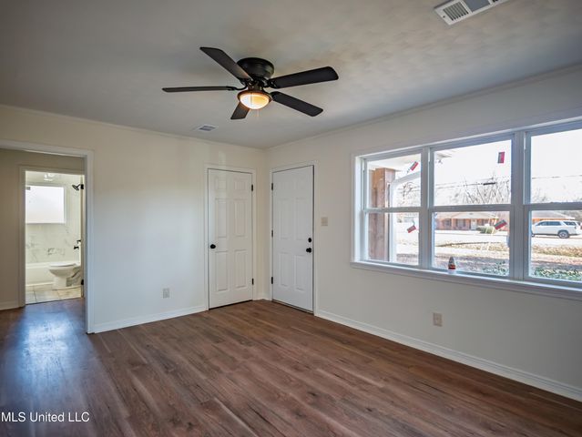201 College Street, Batesville, MS 38606