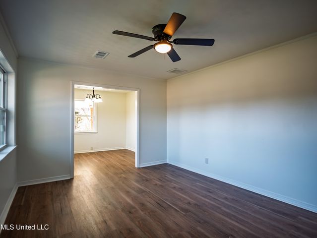201 College Street, Batesville, MS 38606