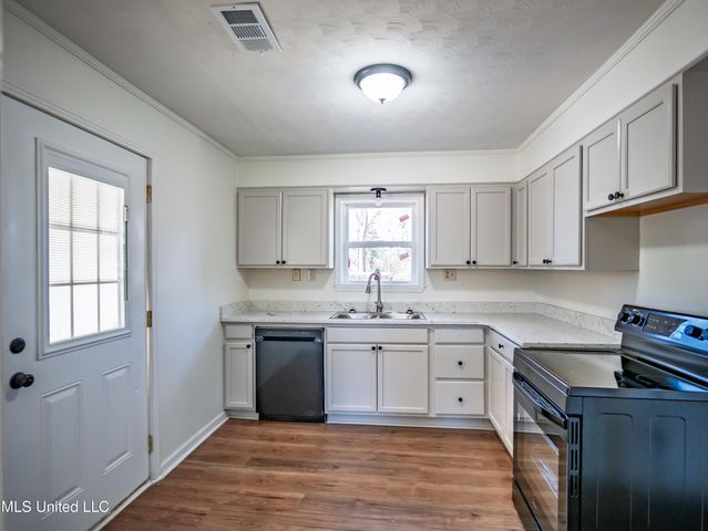 201 College Street, Batesville, MS 38606