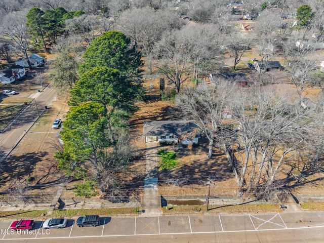 201 College Street, Batesville, MS 38606