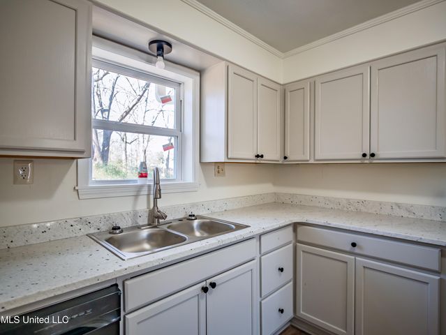 201 College Street, Batesville, MS 38606