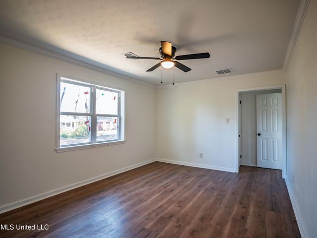 201 College Street, Batesville, MS 38606