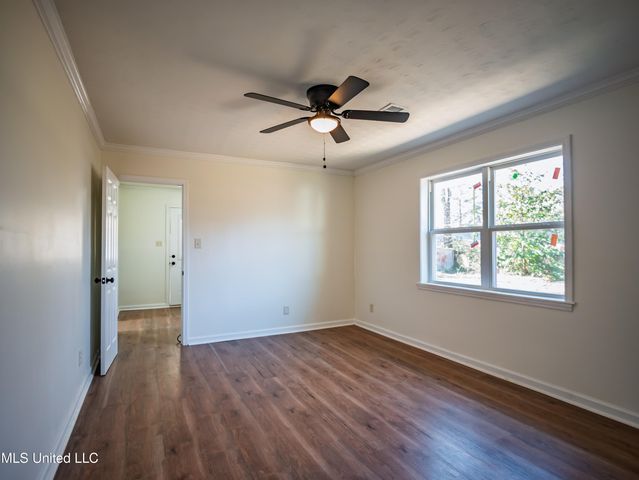 201 College Street, Batesville, MS 38606
