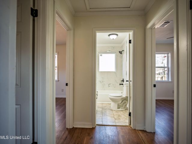 201 College Street, Batesville, MS 38606