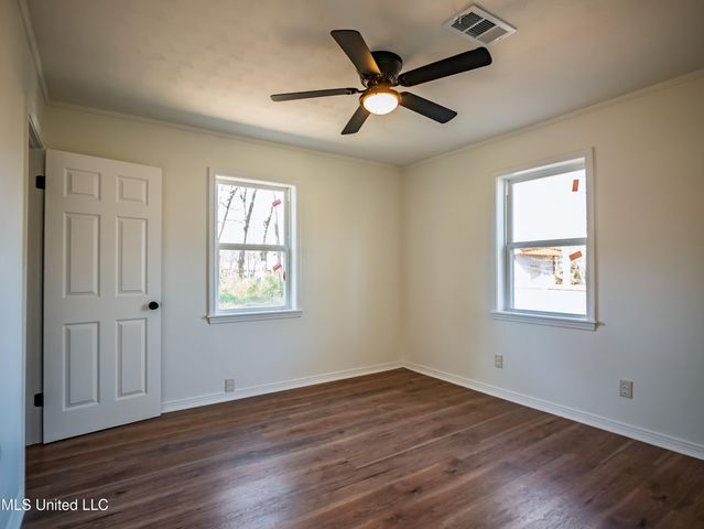 201 College Street, Batesville, MS 38606