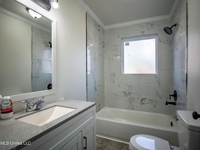 201 College Street, Batesville, MS 38606