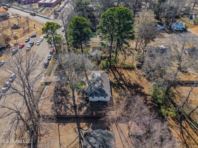 201 College Street, Batesville, MS 38606